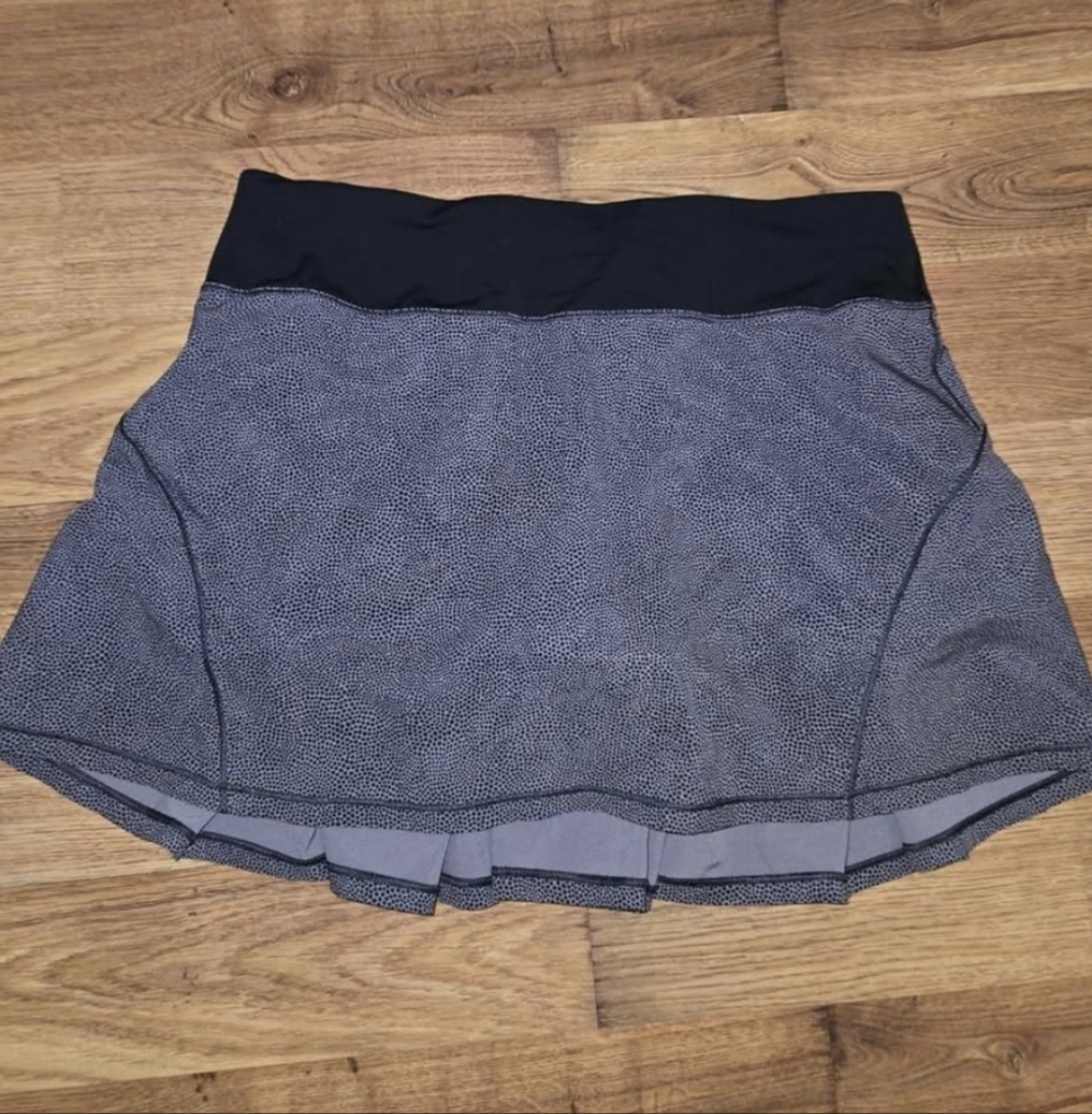 Lululemon 'circuit breaker tennis' skirt size 6 tall